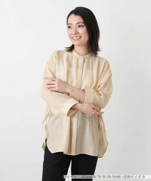 Leilian / レリアン シャツ・ブラウス | バンドカラードロストブラウス【ROCHAS Premiere】（ベージュ）