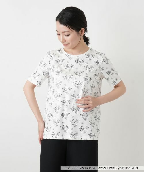 Leilian / レリアン Tシャツ | プリントクルーネックカットソー【ROCHAS Premiere】（アイボリー）