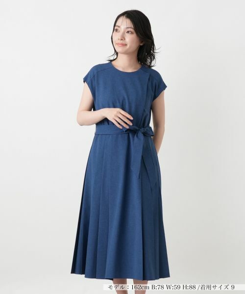 Leilian / レリアン ドレス | サイドプリーツワンピース【大妻女子大学コラボ商品】（ブルー系）