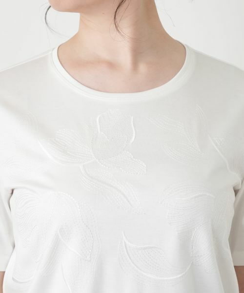 Leilian / レリアン Tシャツ | ボタニカル刺繍カットソー【ROCHAS Premiere】 | 詳細10