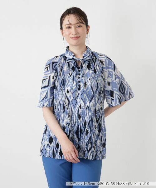 Leilian / レリアン シャツ・ブラウス | 幾何学柄プリーツ切替ブラウス【ROCHAS Premiere】（ネイビー系）