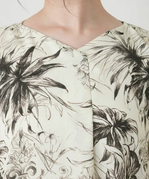 Leilian / レリアン シャツ・ブラウス | プリントVネックブラウス【ROCHAS Premiere】 | 詳細12