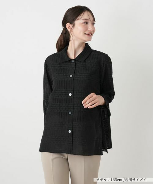 Leilian / レリアン シャツ・ブラウス | 幾何学チェックシアーブラウス【Leilian WHITE LABEL】（ブラック）