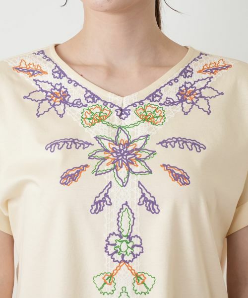 Leilian / レリアン Tシャツ | 刺繍風レースプリントVネックTシャツ【MUSE BY ROCHAS Premiere】 | 詳細7