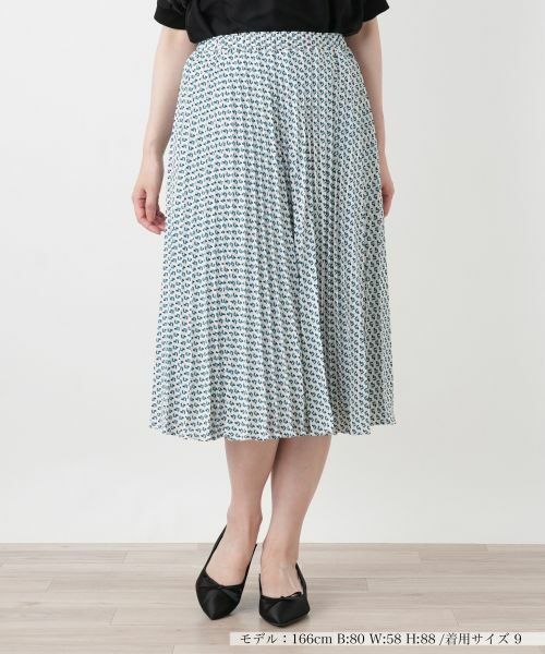 Leilian / レリアン ロング・マキシ丈スカート | 幾何学柄プリーツミディスカート（カーキ）