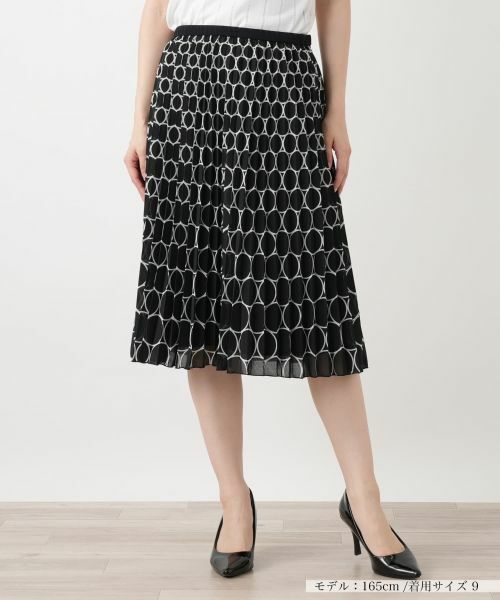 Leilian / レリアン ロング・マキシ丈スカート | 幾何学柄プリーツスカート【Leilian WHITE LABEL】（ブラック）