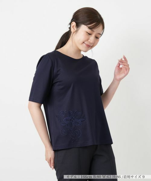 Leilian / レリアン Tシャツ | 刺繍クルーネックカットソー【Leilian WHITE LABEL】(ネイビー)