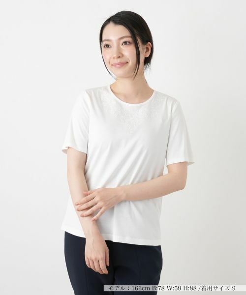 Leilian / レリアン カットソー | 刺繍クルーネックカットソー【Leilian WHITE LABEL】（アイボリー）