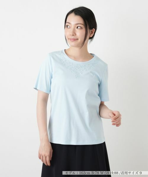 Leilian / レリアン カットソー | 刺繍クルーネックカットソー【Leilian WHITE LABEL】（スカイブルー）