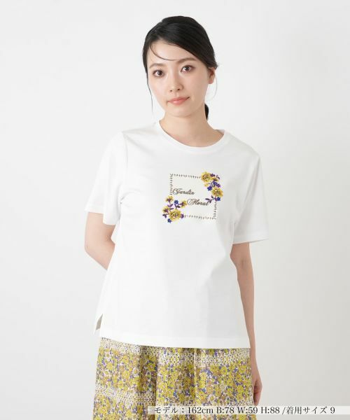 Leilian / レリアン Tシャツ | プリントクルーネックTシャツ（アイボリー）