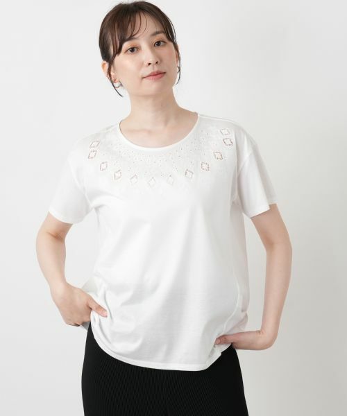 Leilian / レリアン カットソー | 刺繍クルーネックカットソー（アイボリー）