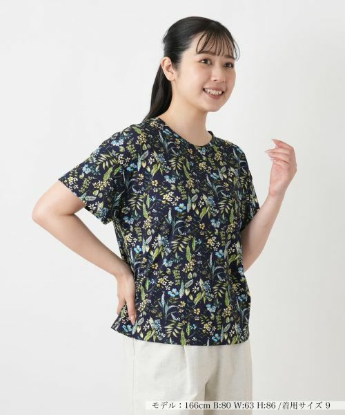 Leilian / レリアン Tシャツ | 小花柄クルーネックカットソー【Leilian WHITE LABEL】(ネイビー)