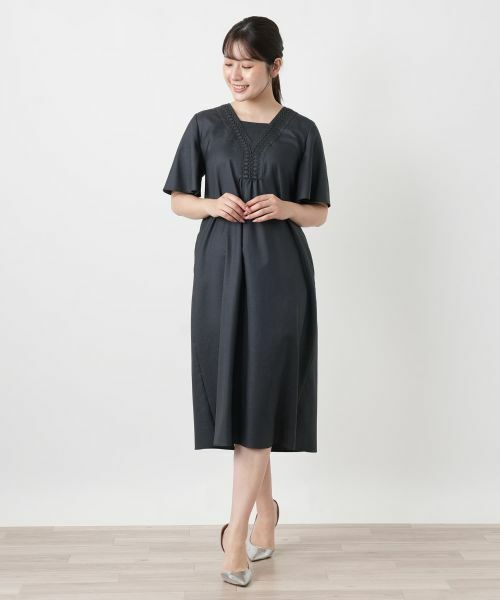 Leilian / レリアン ドレス | レース刺繍Vネックサックワンピース【Leilian WHITE LABEL】 | 詳細1