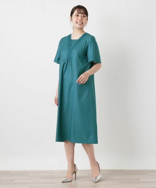 Leilian / レリアン ドレス | レース刺繍Vネックサックワンピース【Leilian WHITE LABEL】 | 詳細4
