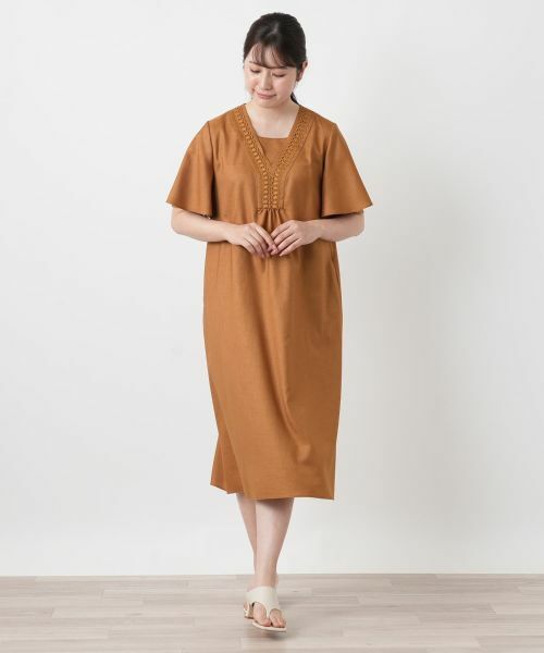 Leilian / レリアン ドレス | レース刺繍Vネックサックワンピース【Leilian WHITE LABEL】 | 詳細7