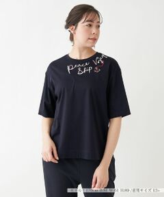 Leilian PLUS HOUSE / レリアンプラスハウス Tシャツ | 五分袖ロゴプリントＴシャツ【プラス企画】