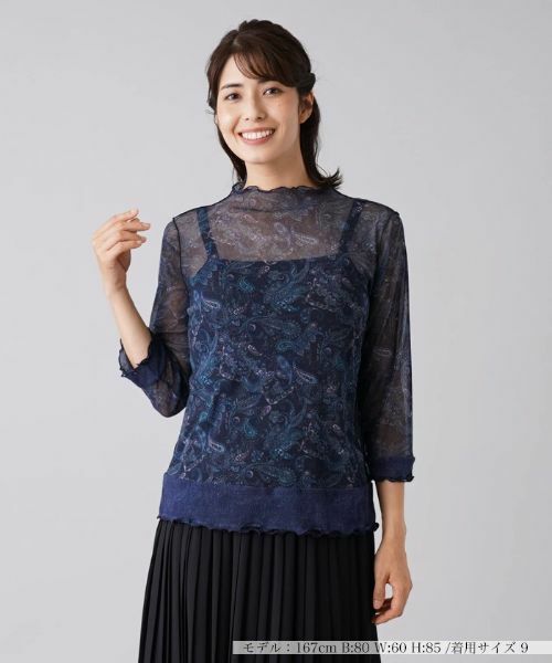 Leilian PLUS HOUSE/レリアンプラスハウス シアーペイズリープリントハイネックカットソー【パワーネット】 ネイビー 13+ Leilian PLUS HOUSE/レリアンプラスハウス シアーペイズリープリントハイネックカットソー【パワーネット】 ネイビー 13+