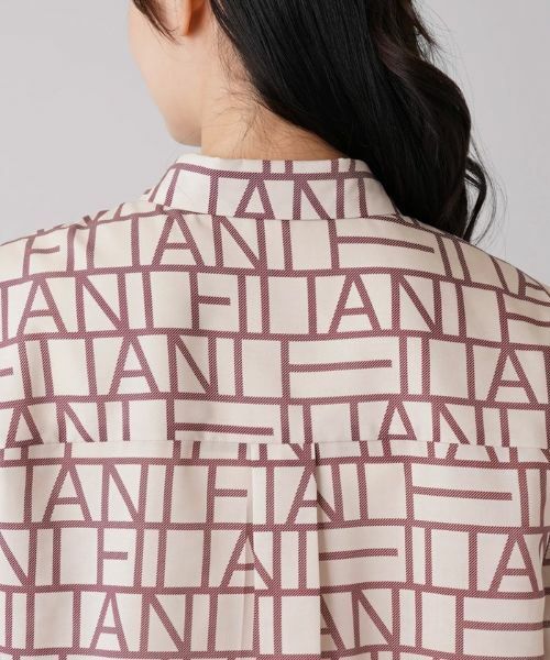 Leilian PLUS HOUSE / レリアンプラスハウス シャツ・ブラウス | 総柄ロゴプリントブラウス | 詳細8