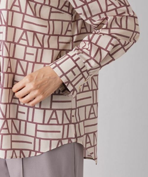 Leilian PLUS HOUSE / レリアンプラスハウス シャツ・ブラウス | 総柄ロゴプリントブラウス | 詳細9