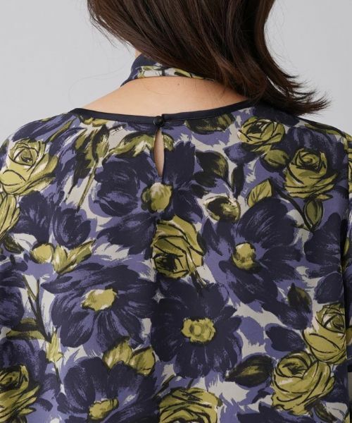 Leilian PLUS HOUSE / レリアンプラスハウス シャツ・ブラウス | スカーフタイフラワープリントブラウス | 詳細9