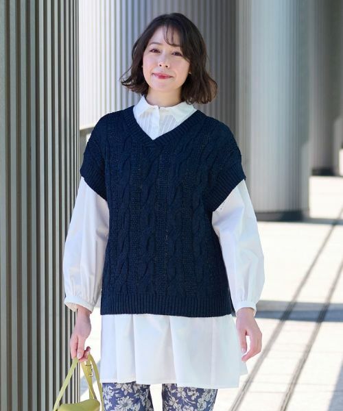 Leilian PLUS HOUSE / レリアンプラスハウス テーラードジャケット | ケーブル編みVネックニットベスト【プラス企画】 | 詳細1