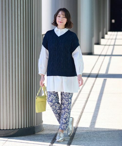 Leilian PLUS HOUSE / レリアンプラスハウス テーラードジャケット | ケーブル編みVネックニットベスト【プラス企画】 | 詳細2