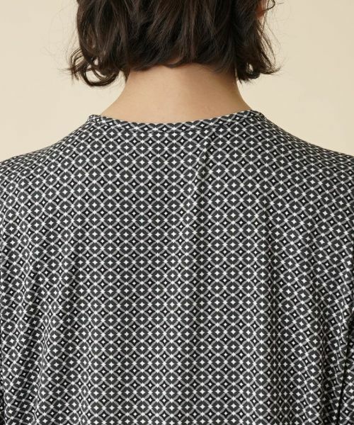 Leilian PLUS HOUSE / レリアンプラスハウス カットソー | 幾何学柄ギャザーブラウス【プラス企画】 | 詳細8