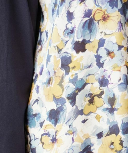 Leilian PLUS HOUSE / レリアンプラスハウス シャツ・ブラウス | 【店舗人気】フラワー柄切替タックブラウス【ERICA】【プラス企画】 | 詳細11