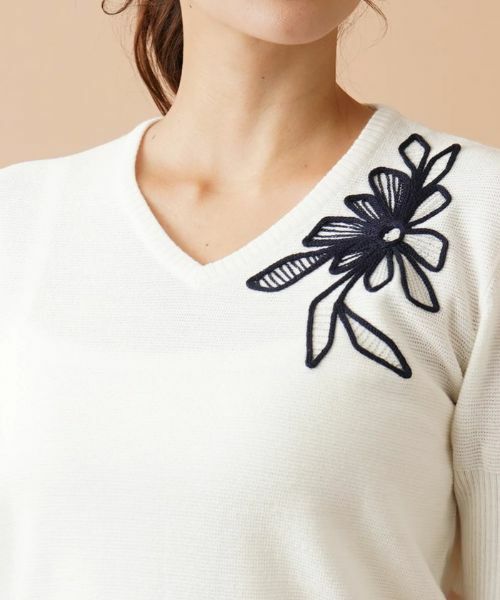 Leilian PLUS HOUSE / レリアンプラスハウス ニット・セーター | フラワー刺繍Vネックニット | 詳細7