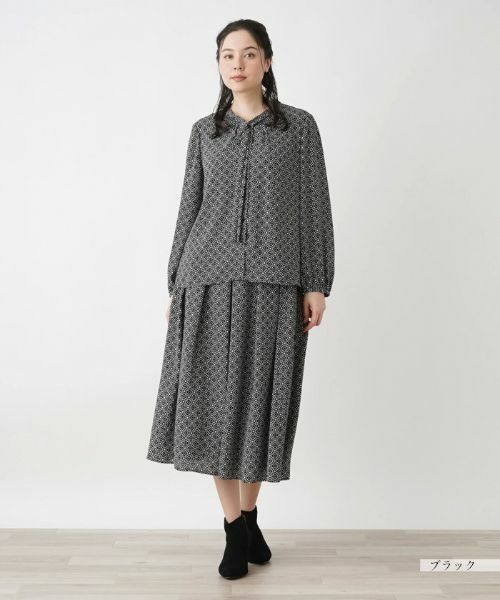 Leilian PLUS HOUSE / レリアンプラスハウス セットアップ | 幾何学柄ブラウススーツ | 詳細1