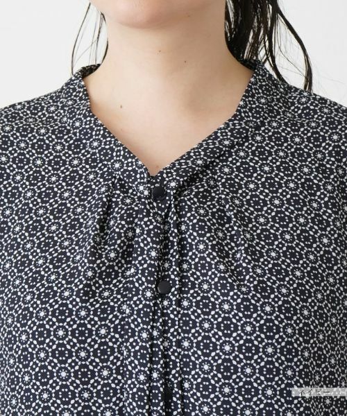 Leilian PLUS HOUSE / レリアンプラスハウス セットアップ | 幾何学柄ブラウススーツ | 詳細10