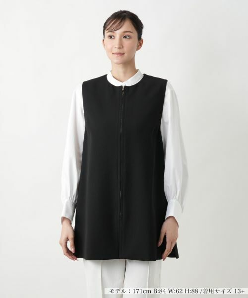 Leilian PLUS HOUSE/レリアンプラスハウス 【店舗人気】ノーカラーベスト ブラック 13+ Leilian PLUS HOUSE/レリアンプラスハウス 【店舗人気】ノーカラーベスト ブラック 13+