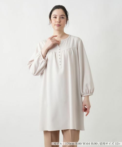 Leilian PLUS HOUSE/レリアンプラスハウス 【店舗人気】チュニックブラウス【プラス企画】 ライトベージュ 13+ Leilian PLUS HOUSE/レリアンプラスハウス 【店舗人気】チュニックブラウス【プラス企画】 ライトベージュ 13+