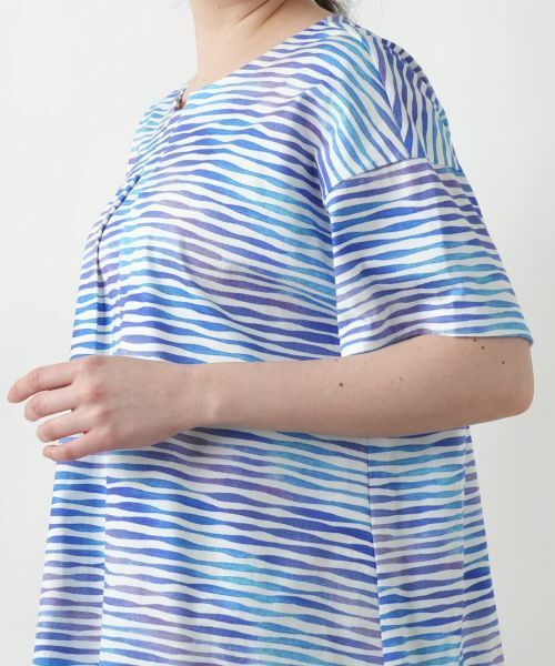 Leilian PLUS HOUSE / レリアンプラスハウス カットソー | プリント変形ネックカットソー【MUSE BY ROCHAS Premiere】 | 詳細13