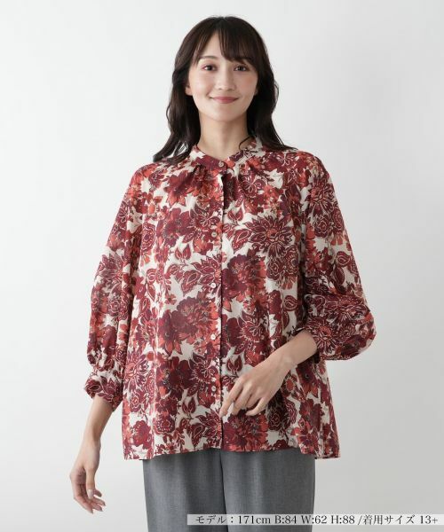 Leilian PLUS HOUSE/レリアンプラスハウス フラワー柄バンドカラーブラウス ボルドー 13+ Leilian PLUS HOUSE/レリアンプラスハウス フラワー柄バンドカラーブラウス ボルドー 13+
