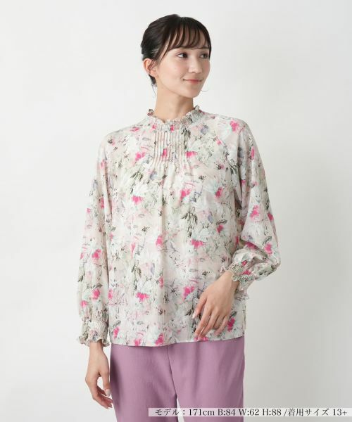 Leilian PLUS HOUSE/レリアンプラスハウス フラワープリントブラウス【ROCHAS Premiere】【ERICA】 ベージュ 13+ Leilian PLUS HOUSE/レリアンプラスハウス フラワープリントブラウス【ROCHAS Premiere】【ERICA】 ベージュ 13+