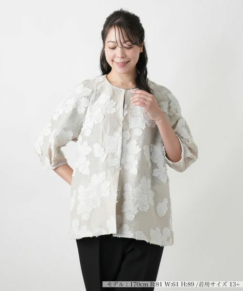 Leilian PLUS HOUSE/レリアンプラスハウス ノーカラージャケット【ROCHAS Premiere】 ベージュ 17+ Leilian PLUS HOUSE/レリアンプラスハウス ノーカラージャケット【ROCHAS Premiere】 ベージュ 17+