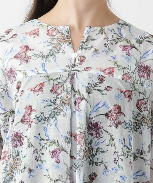 Leilian PLUS HOUSE / レリアンプラスハウス シャツ・ブラウス | フラワー柄キーネックブラウス | 詳細10