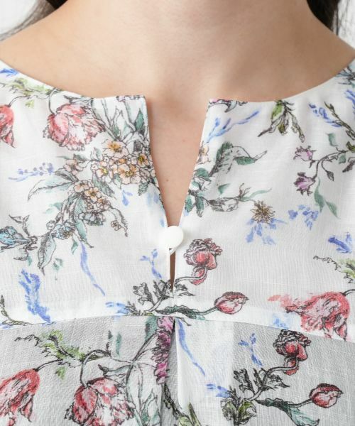 Leilian PLUS HOUSE / レリアンプラスハウス シャツ・ブラウス | フラワー柄キーネックブラウス | 詳細14