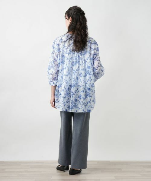 Leilian PLUS HOUSE / レリアンプラスハウス シャツ・ブラウス | フラワー柄キーネックブラウス | 詳細3