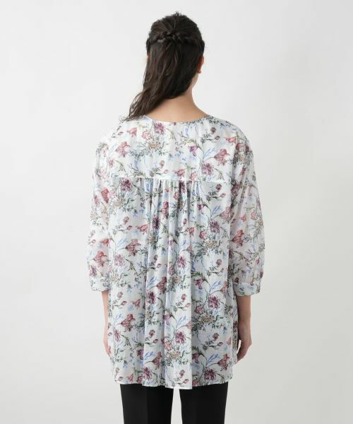 Leilian PLUS HOUSE / レリアンプラスハウス シャツ・ブラウス | フラワー柄キーネックブラウス | 詳細9