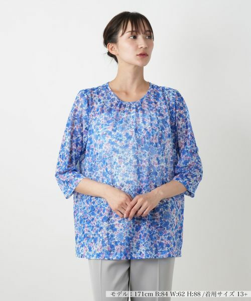 Leilian PLUS HOUSE/レリアンプラスハウス 【店舗人気】フラワープリントカットソー【ERICA】 ロイヤルブルー 13+ Leilian PLUS HOUSE/レリアンプラスハウス 【店舗人気】フラワープリントカットソー【ERICA】 ロイヤルブルー 13+