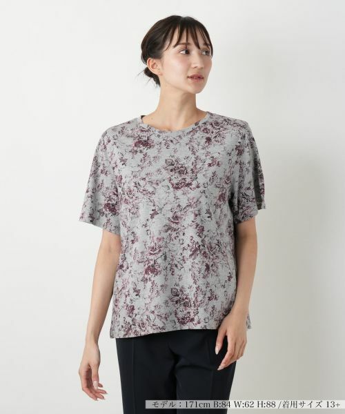 Leilian PLUS HOUSE/レリアンプラスハウス フラワープリントTシャツ【Leilian WHITE LABEL】 ボルドー系 13+ Leilian PLUS HOUSE/レリアンプラスハウス フラワープリントTシャツ【Leilian WHITE LABEL】 ボルドー系 13+