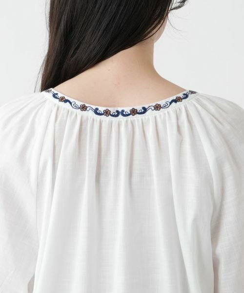 Leilian PLUS HOUSE / レリアンプラスハウス シャツ・ブラウス | 刺繍スモックブラウス | 詳細8