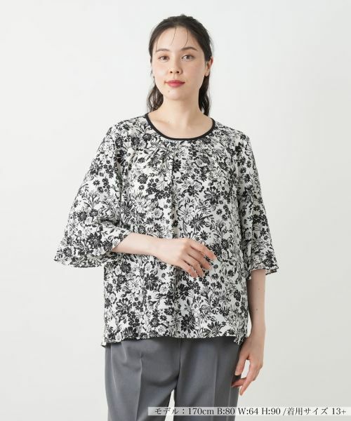 Leilian PLUS HOUSE/レリアンプラスハウス フラワープリントブラウス【Leilian WHITE LABEL】 ブラック 13+ Leilian PLUS HOUSE/レリアンプラスハウス フラワープリントブラウス【Leilian WHITE LABEL】 ブラック 13+