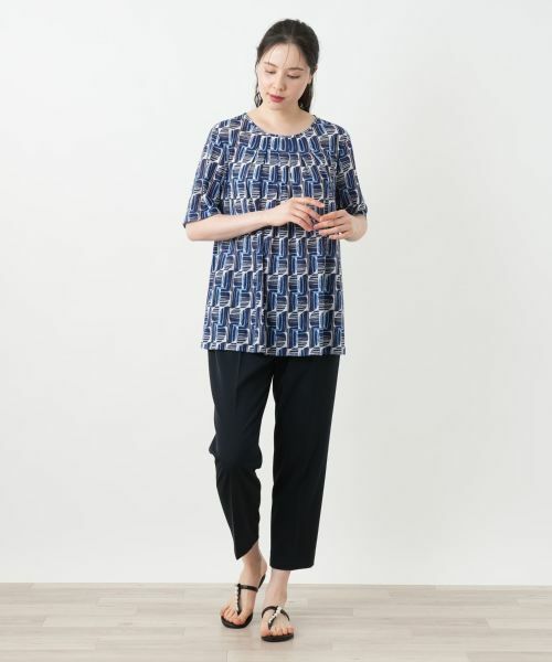 Leilian PLUS HOUSE / レリアンプラスハウス カットソー | 【店舗人気】幾何学柄タックカットソー【Leilian WHITE LABEL】 | 詳細1