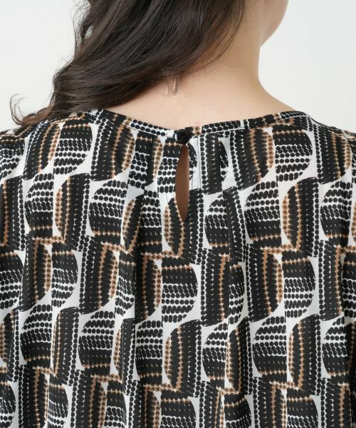 Leilian PLUS HOUSE / レリアンプラスハウス カットソー | 【店舗人気】幾何学柄タックカットソー【Leilian WHITE LABEL】 | 詳細11