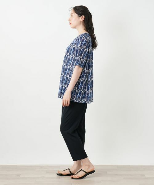 Leilian PLUS HOUSE / レリアンプラスハウス カットソー | 【店舗人気】幾何学柄タックカットソー【Leilian WHITE LABEL】 | 詳細2