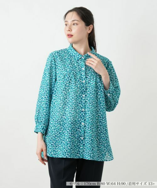 Leilian レリアン 総柄 刺繍 花ボタン ブラウス シャツ 小花柄プリントブラウス【Leilian WHITE LABEL】 （シャツ