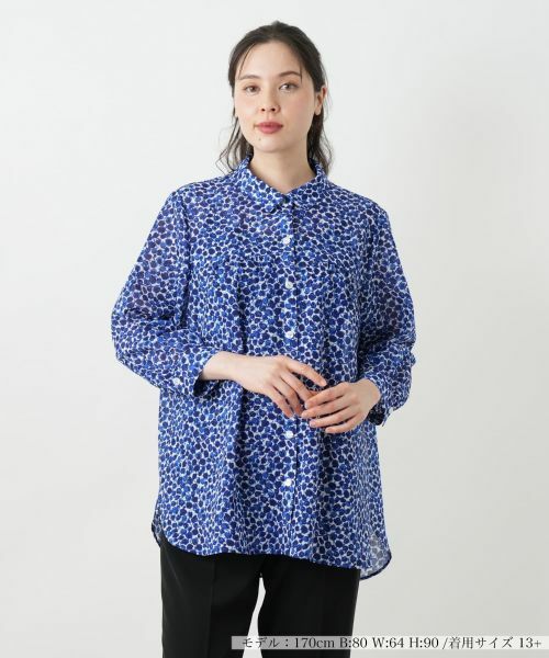 Leilian レリアン 総柄 刺繍 花ボタン ブラウス シャツ 小花柄プリントブラウス【Leilian WHITE LABEL】 （シャツ